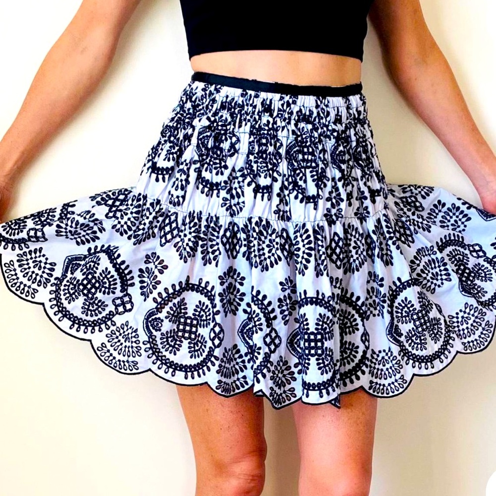 Zara Woman White Black Broderie
Anglaise Smocked Embroidered Flared
Mini Skirt